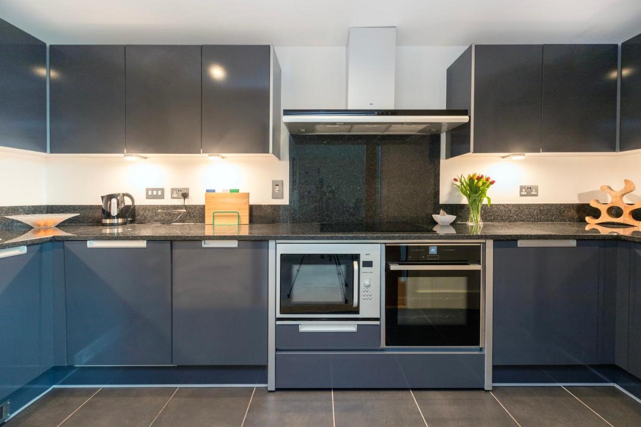 Modern 2 Bedroom 2 Bath With River View Apartament