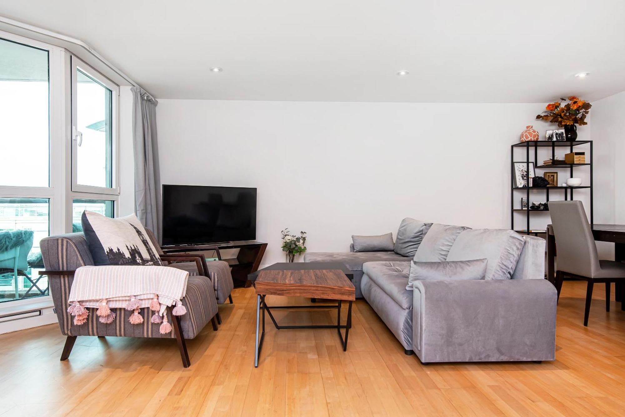 Modern 2 Bedroom 2 Bath With River View Apartament