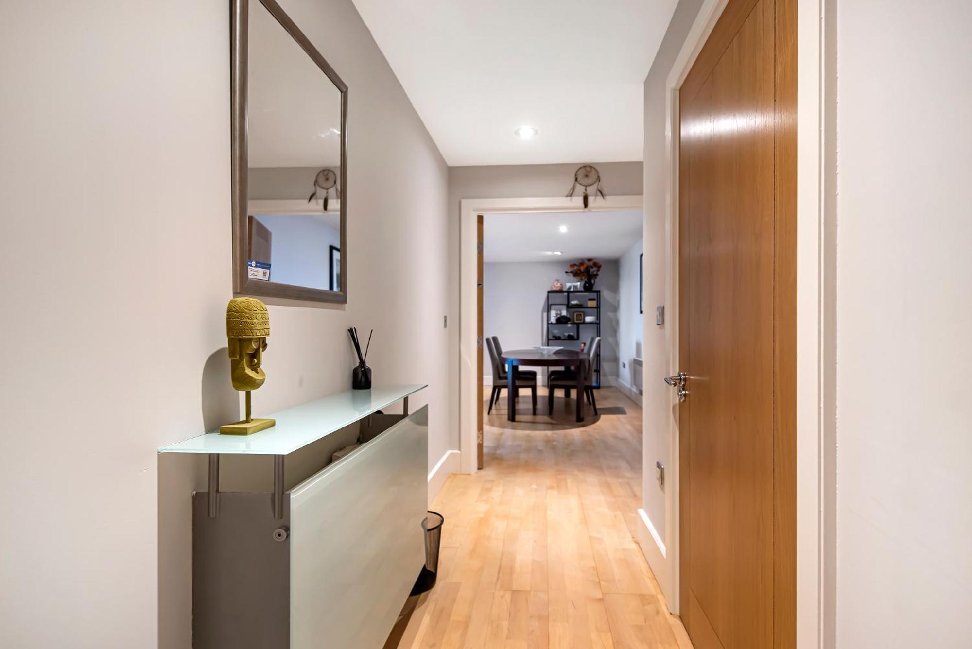 Modern 2 Bedroom 2 Bath With River View * Londra