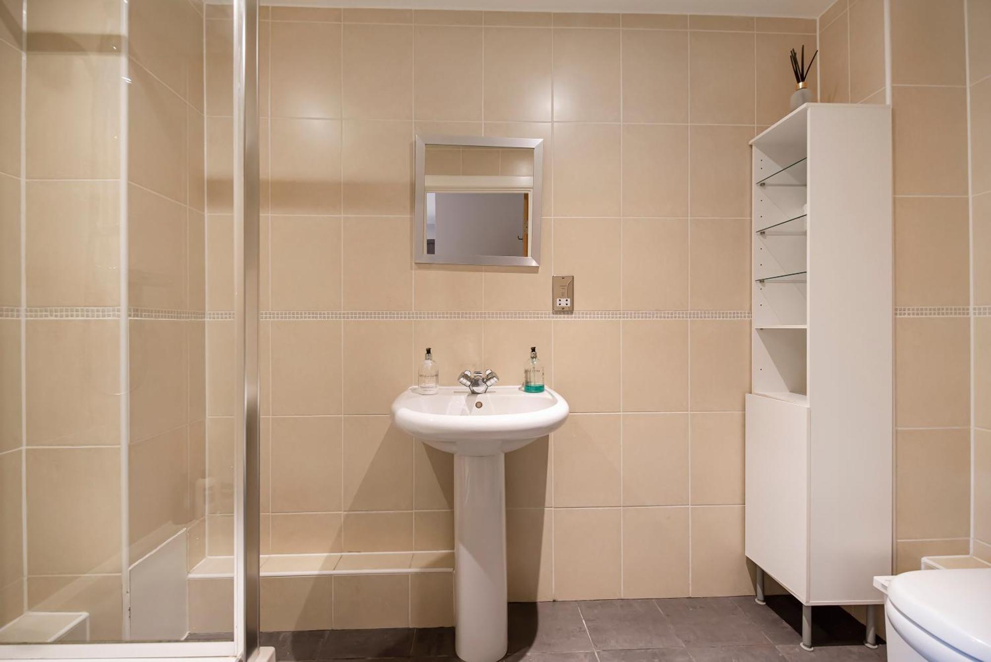 Modern 2 Bedroom 2 Bath With River View Londra