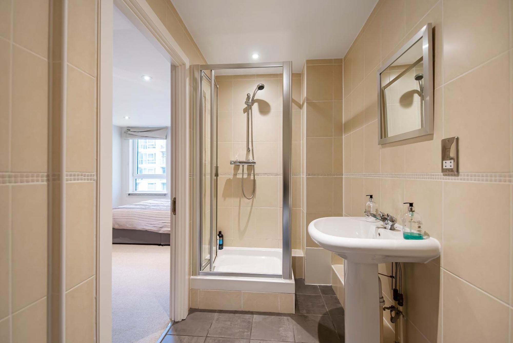 Apartament Modern 2 Bedroom 2 Bath With River View