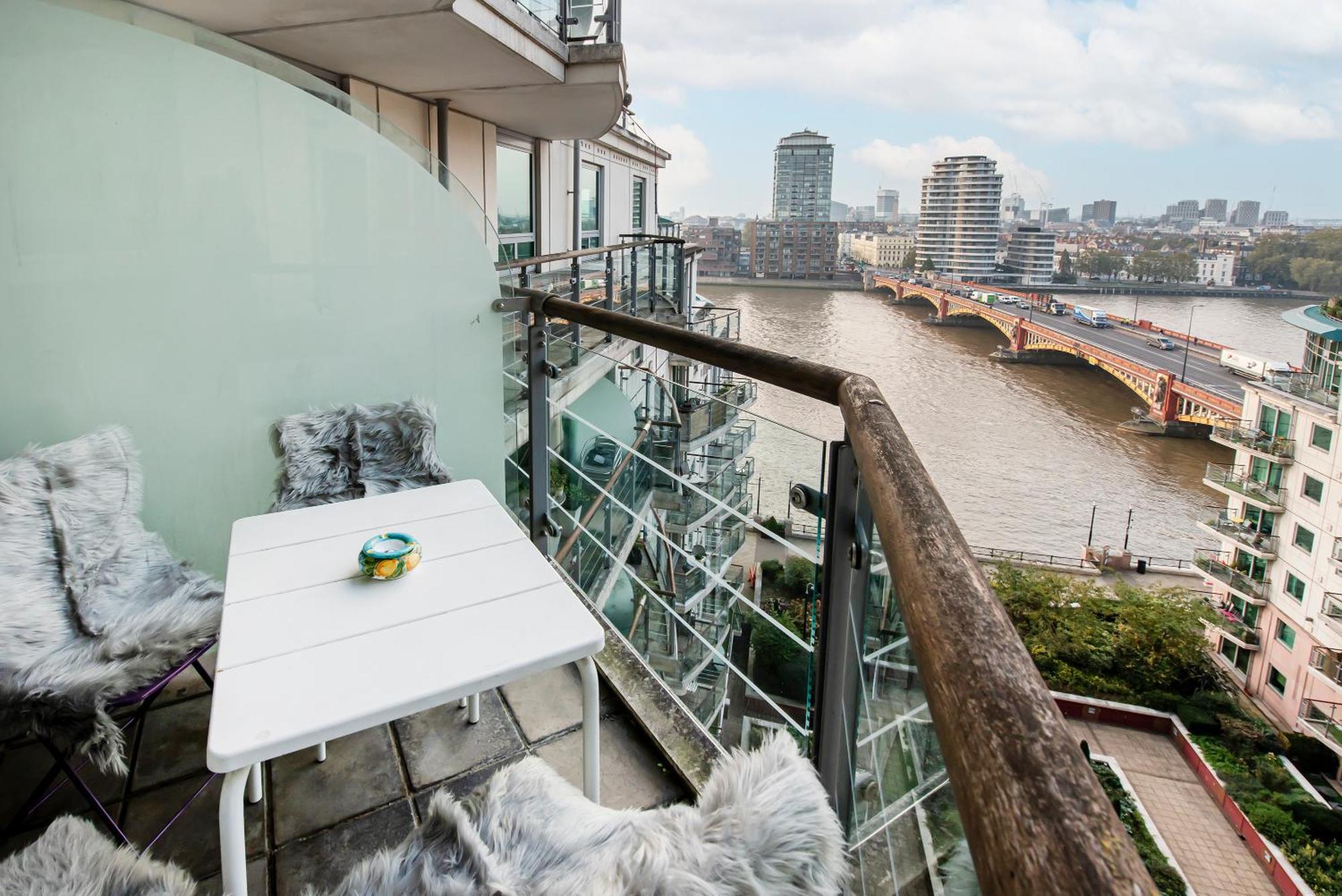 Apartament Modern 2 Bedroom 2 Bath With River View Londra